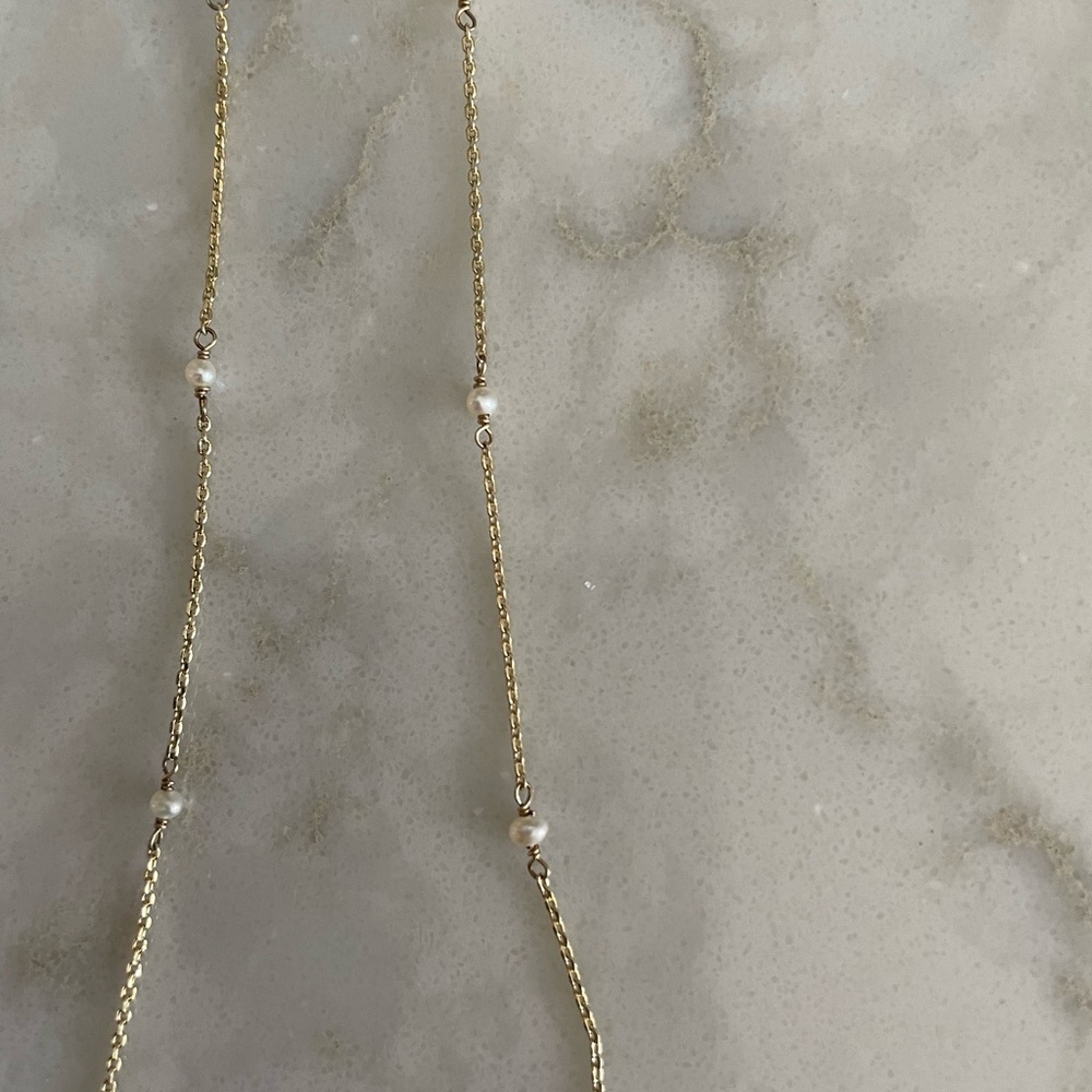 Pearl and gold neckace